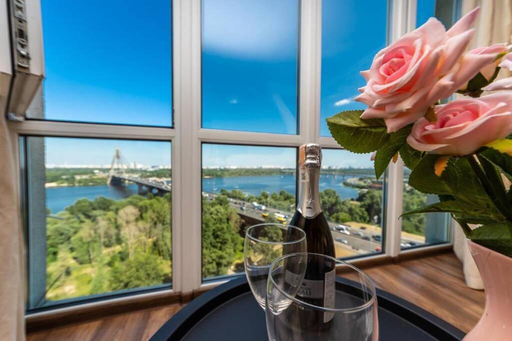 Apartments With Crazy Panoramic View Of The Dniepr كييف المظهر الخارجي الصورة