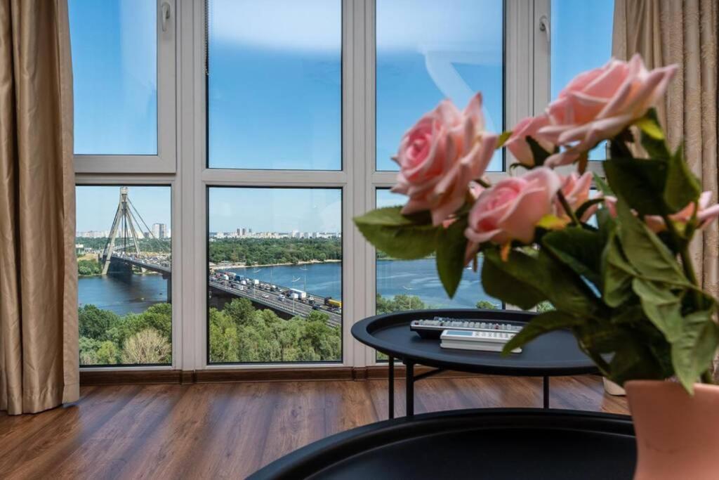 Apartments With Crazy Panoramic View Of The Dniepr كييف المظهر الخارجي الصورة