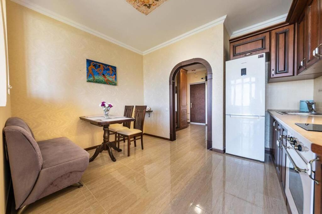 Apartments With Crazy Panoramic View Of The Dniepr كييف المظهر الخارجي الصورة