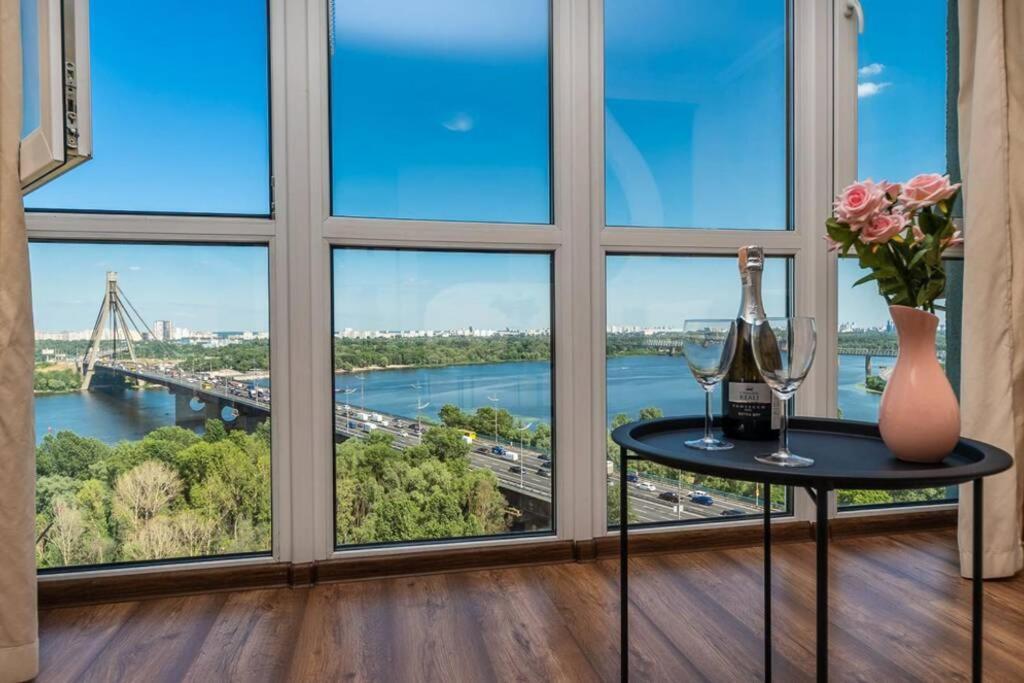 Apartments With Crazy Panoramic View Of The Dniepr كييف المظهر الخارجي الصورة
