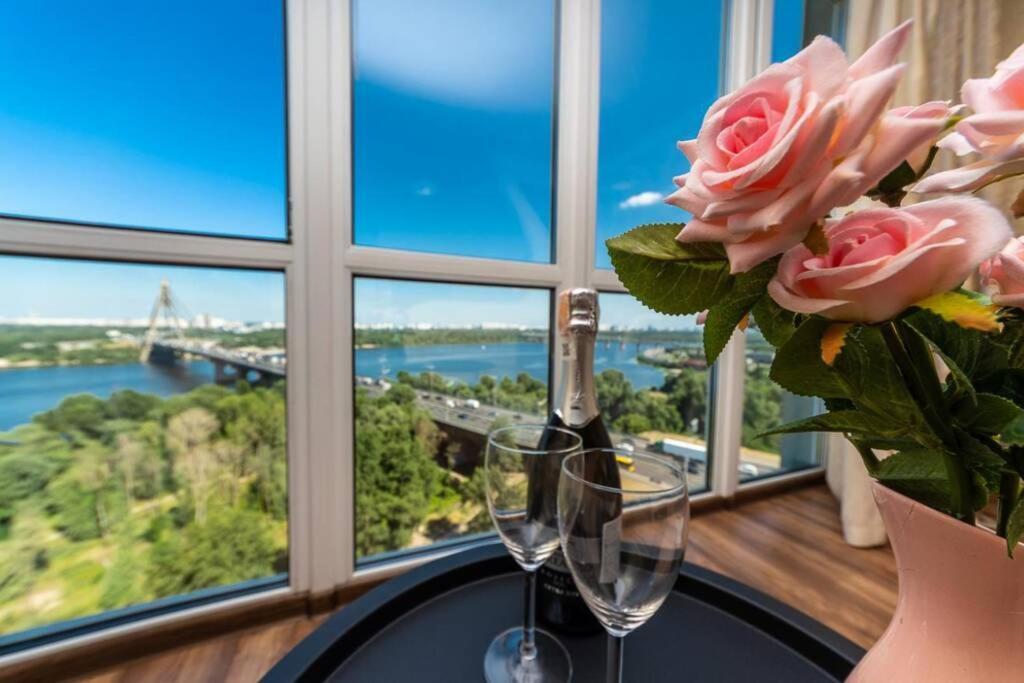 Apartments With Crazy Panoramic View Of The Dniepr كييف المظهر الخارجي الصورة