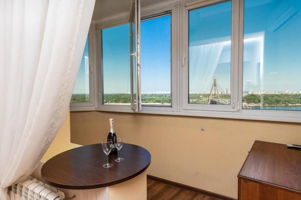 Apartments With Crazy Panoramic View Of The Dniepr كييف المظهر الخارجي الصورة