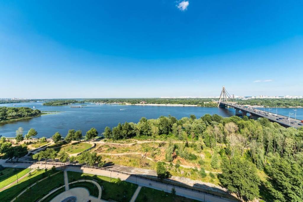 Apartments With Crazy Panoramic View Of The Dniepr كييف المظهر الخارجي الصورة