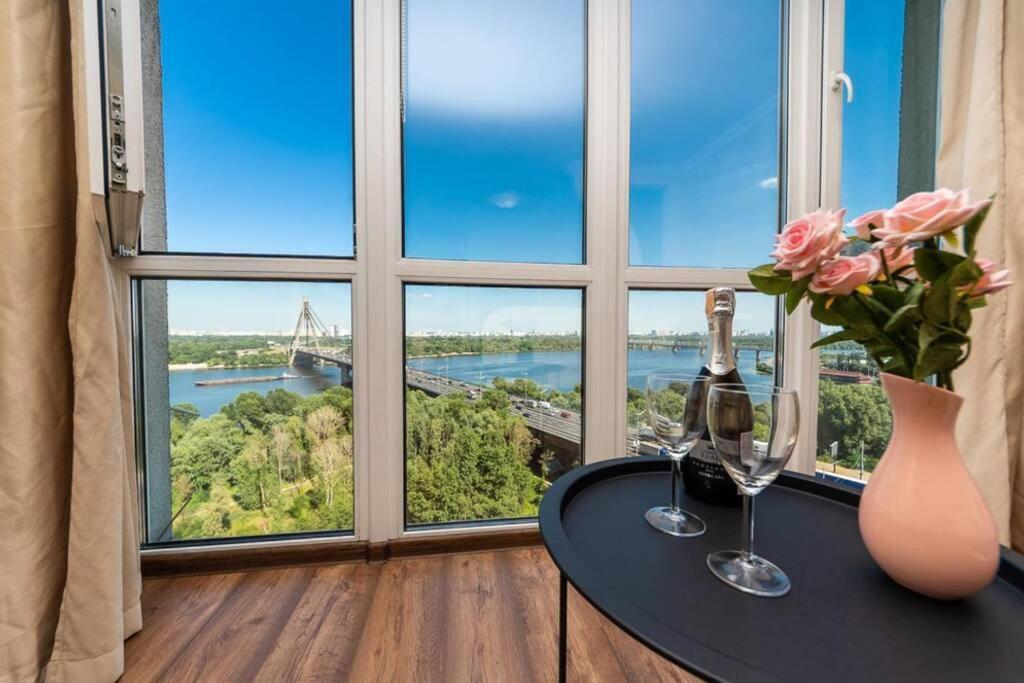 Apartments With Crazy Panoramic View Of The Dniepr كييف المظهر الخارجي الصورة