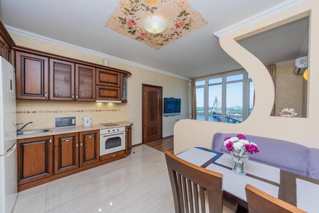 Apartments With Crazy Panoramic View Of The Dniepr كييف المظهر الخارجي الصورة