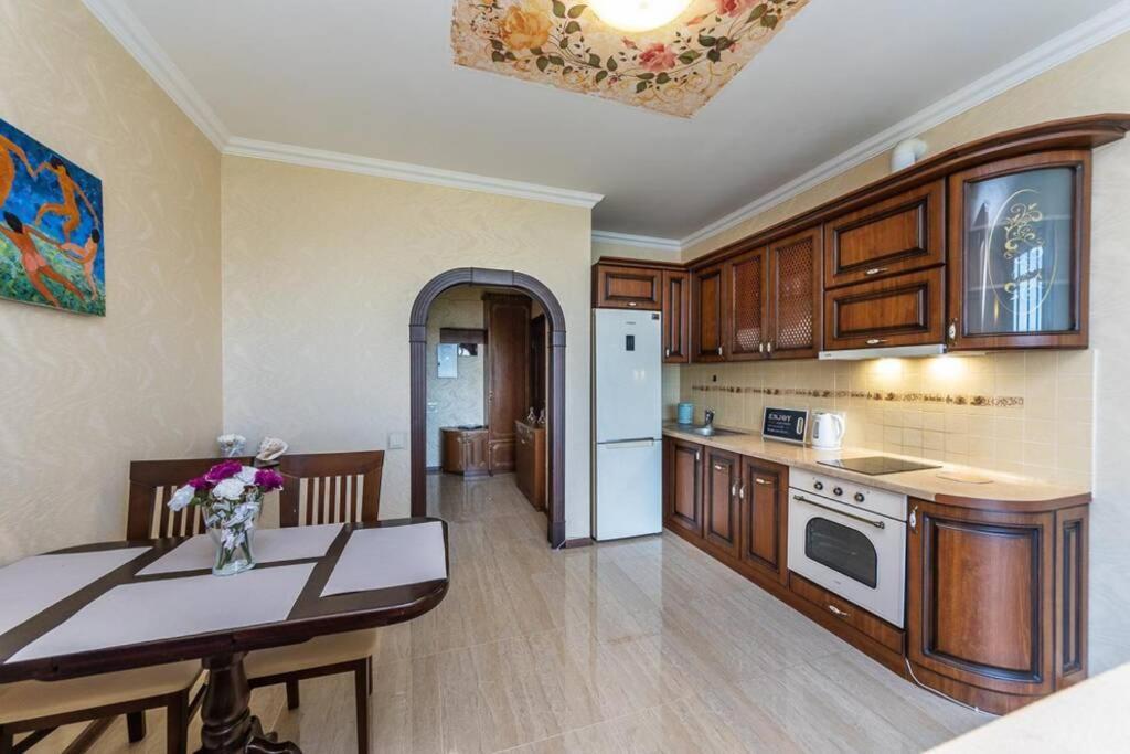 Apartments With Crazy Panoramic View Of The Dniepr كييف المظهر الخارجي الصورة